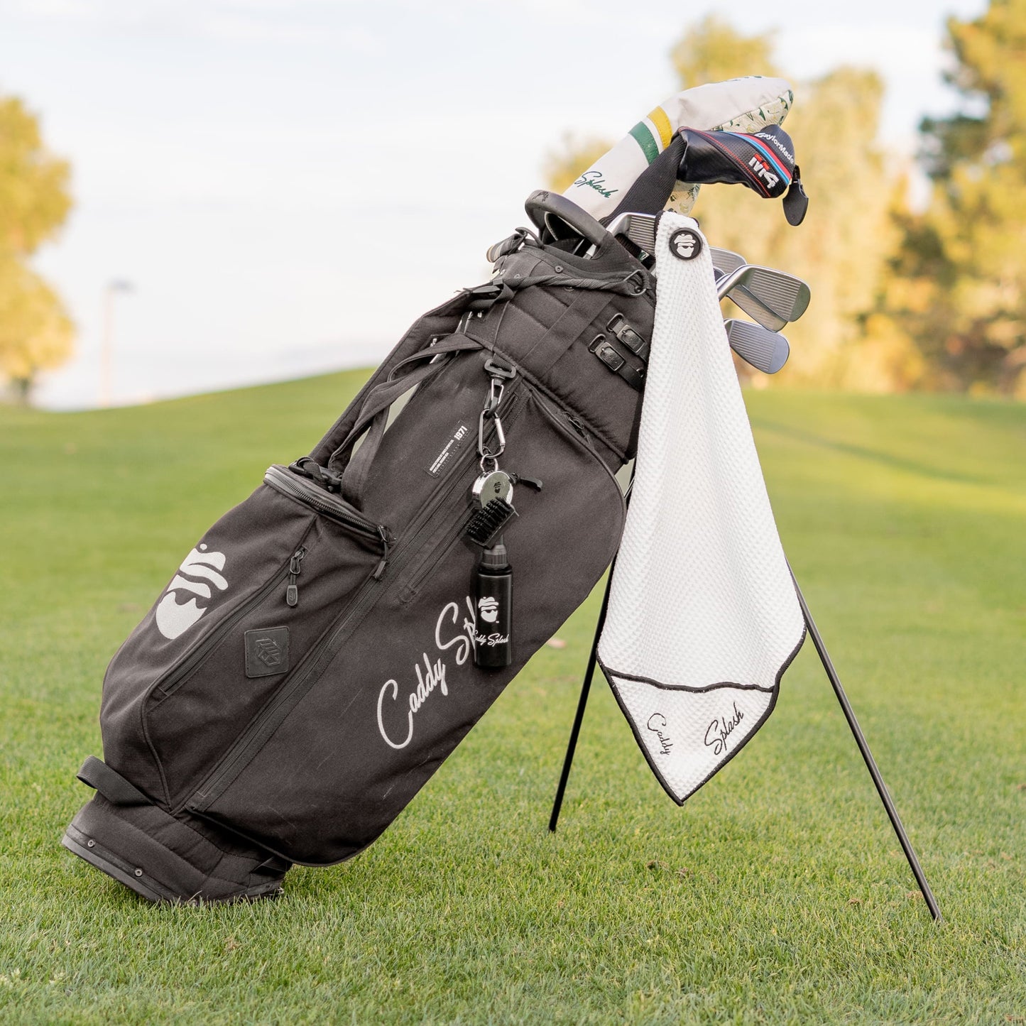 Golf Pocket Mag Towel - White + Original Golf Club Water Brush - Black